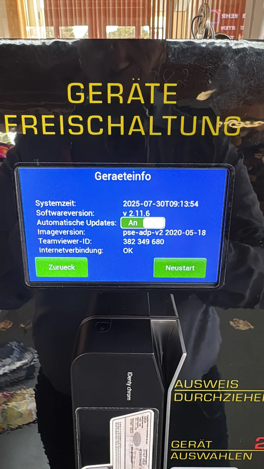 OASIS-Altersverifikation und IDenty-chrom-Lesegerät am Geldspielgerät