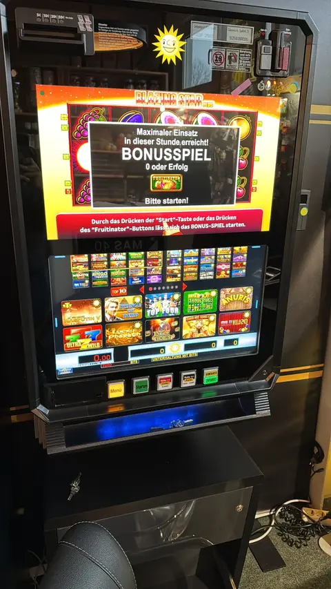 Geldspielgerät mit aktivem Blazing-Star-Bonusspiel