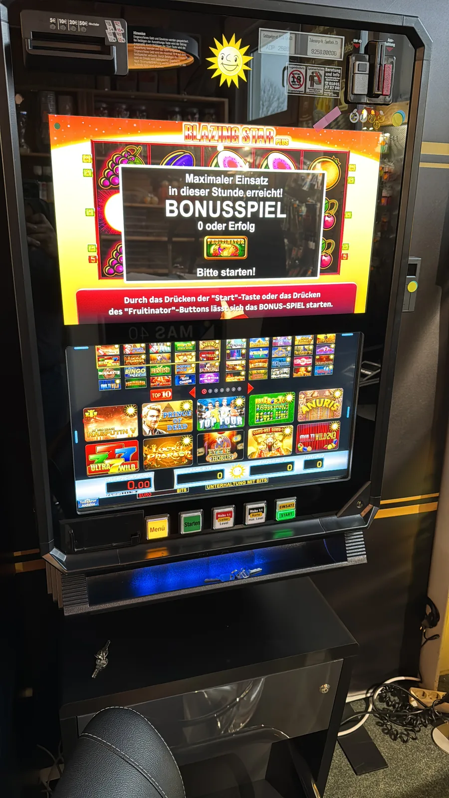 Geldspielgerät mit aktivem Blazing-Star-Bonusspiel