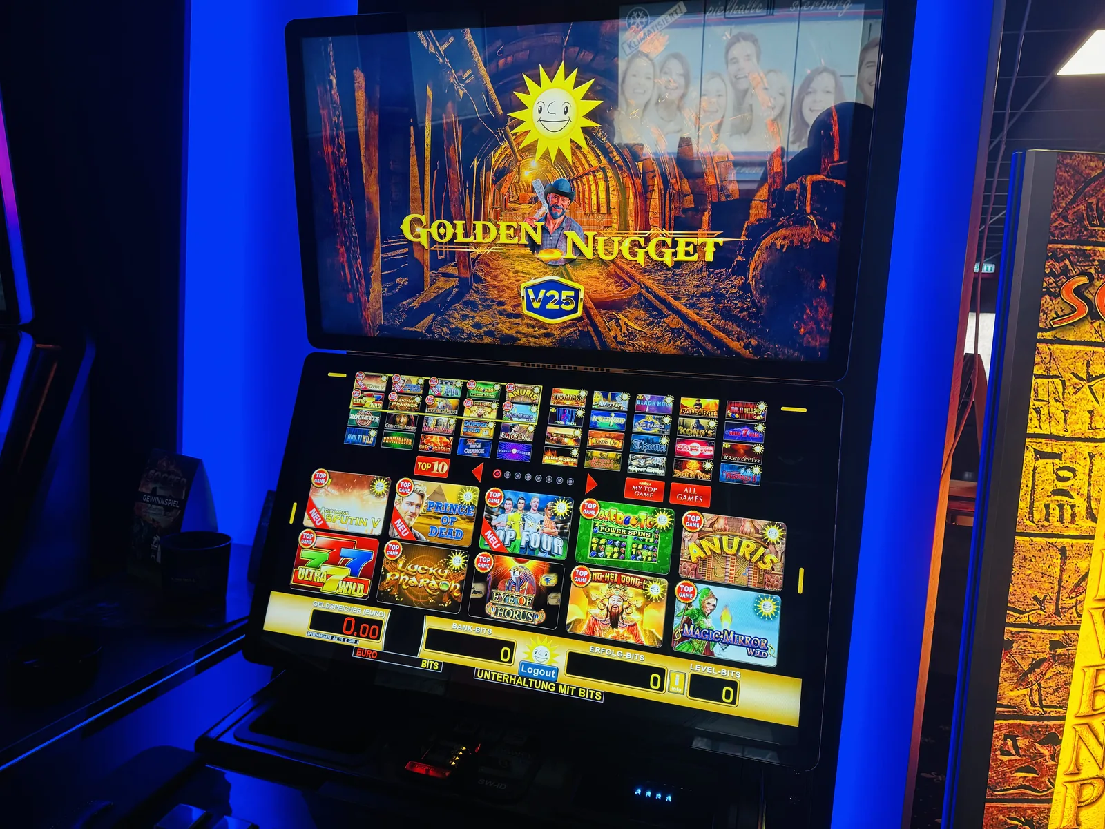 Golden-Nugget-V25-Spielautomat mit blauer Beleuchtung